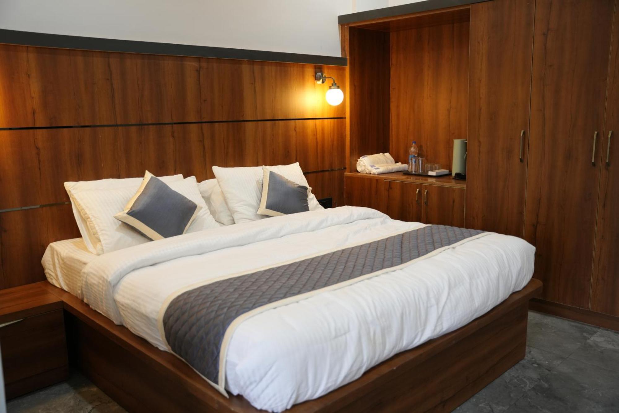Sarvam Residency Hotel ซาการ์ ภายนอก รูปภาพ
