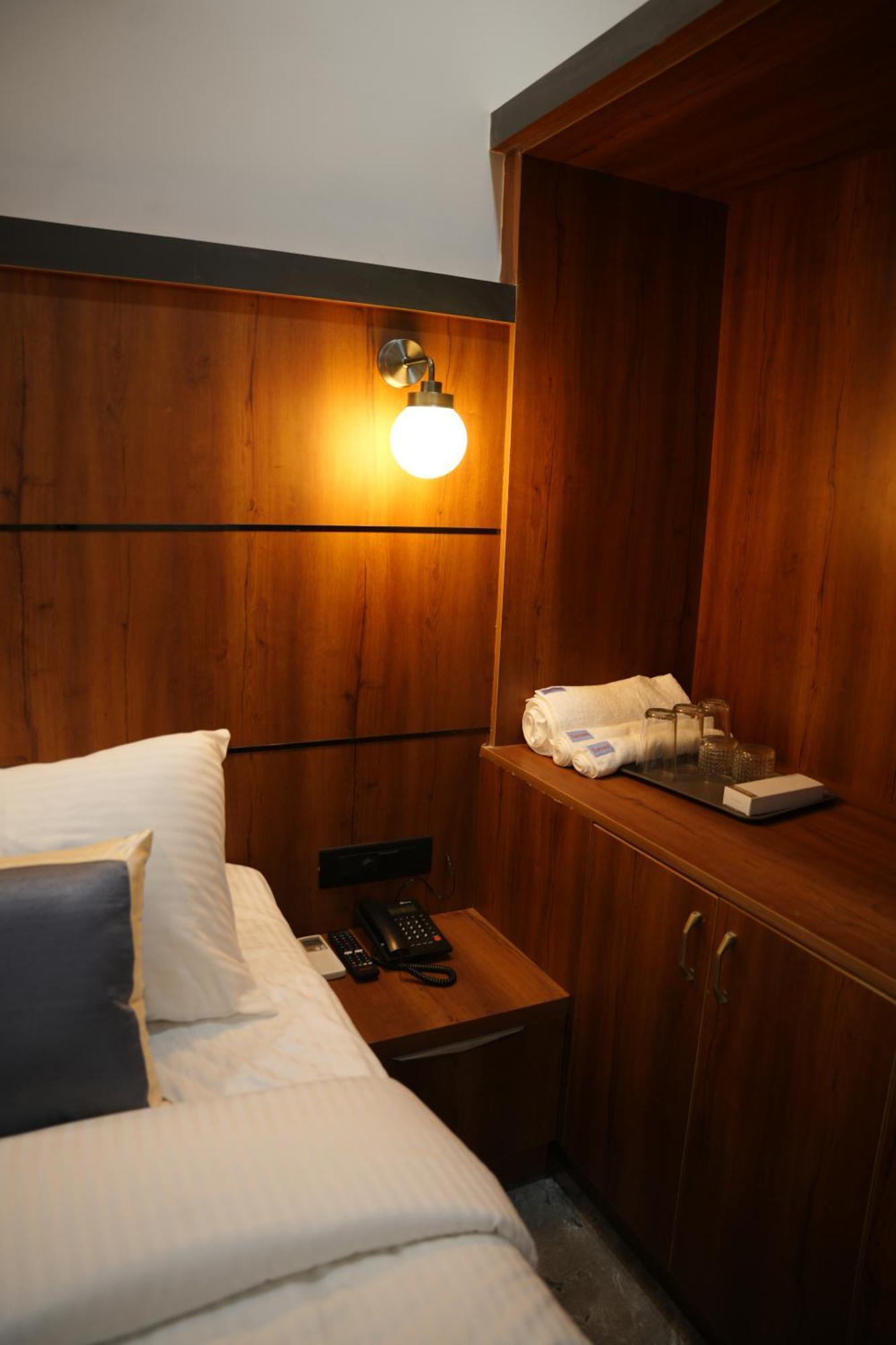 Sarvam Residency Hotel ซาการ์ ภายนอก รูปภาพ