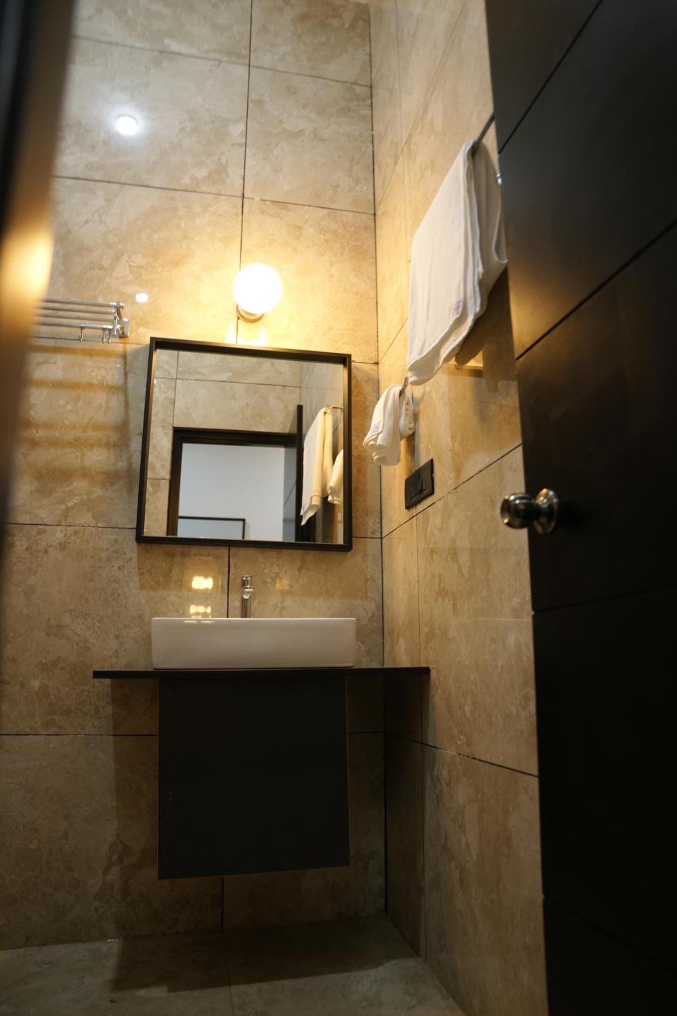 Sarvam Residency Hotel ซาการ์ ภายนอก รูปภาพ