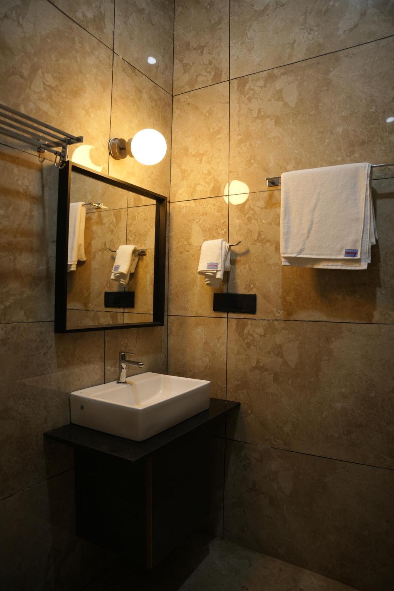 Sarvam Residency Hotel ซาการ์ ภายนอก รูปภาพ
