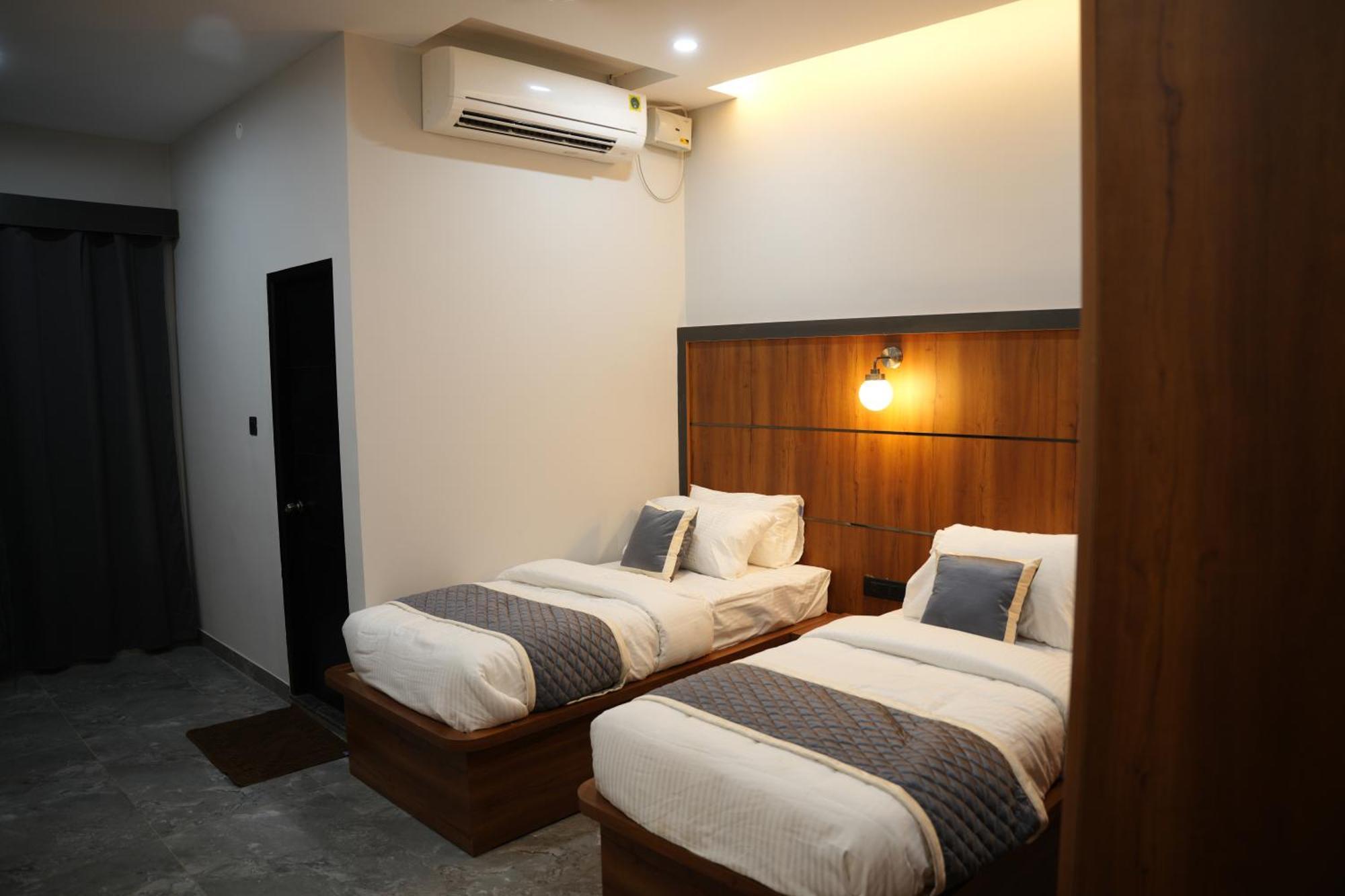 Sarvam Residency Hotel ซาการ์ ภายนอก รูปภาพ